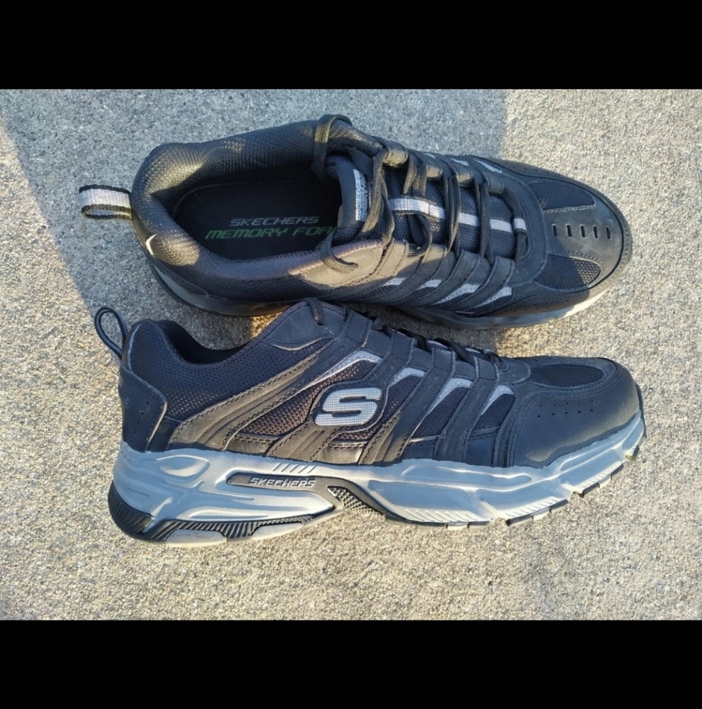 Skechers Men's Black Athletic Shoes Size: 11